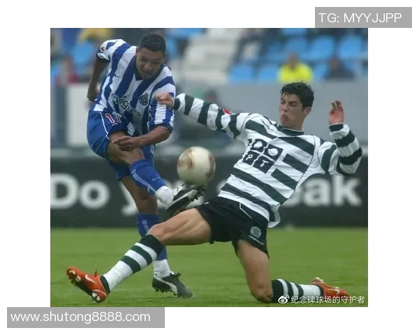 中国足球传奇老球星重聚合影见证岁月风采与辉煌历史 中国足球传奇老球星重聚合影见证岁月风采与辉煌历史